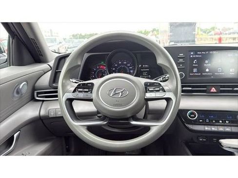 Used 2023 Hyundai Elantra SEL FWD image 19