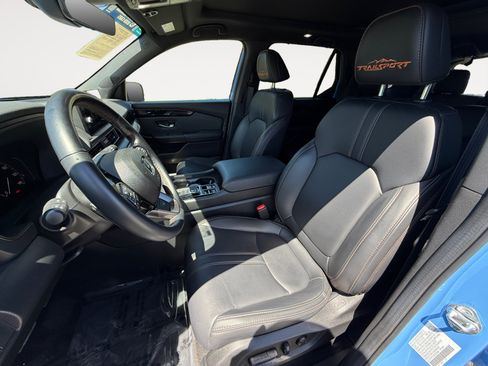 Used 2025 Honda Pilot TrailSport image 10