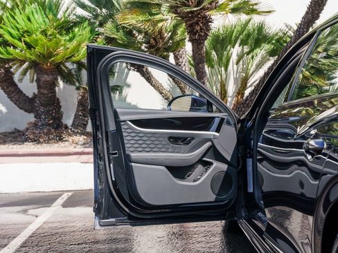 Used 2025 Bentley Flying Spur Plug-In Hybrid image 26