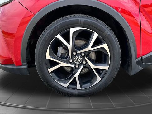 Used 2021 Toyota C-HR XLE FWD image 38