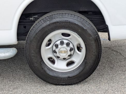 Used 2024 Chevrolet Express 2500 w/ Driver Convenience Package image 9