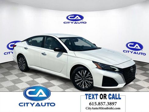 Used 2025 Nissan Altima 2.5 SV FWD image 1