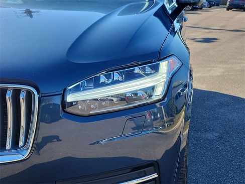 Used 2023 Volvo XC90 B6 Plus image 9