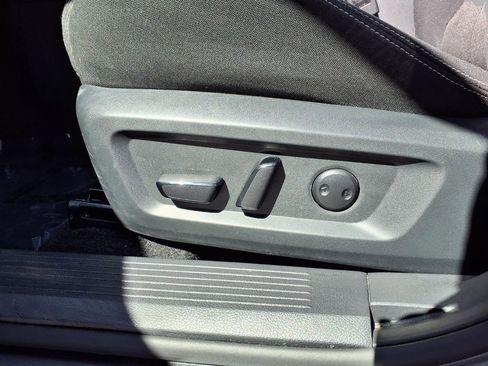 Certified 2025 Nissan Rogue SV image 22