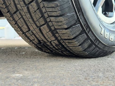 Used 2025 Toyota Tacoma TRD Sport image 12