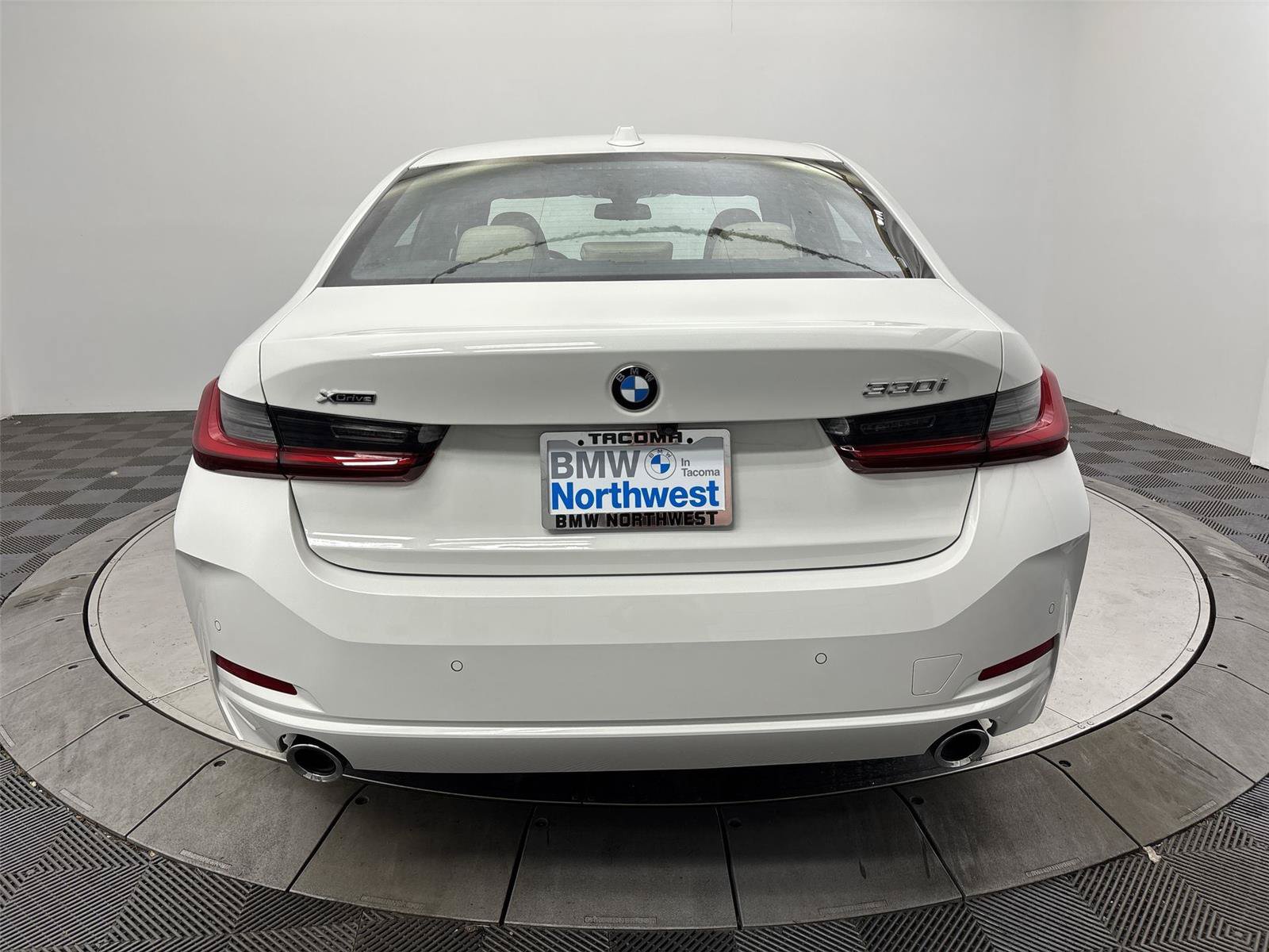 Used 2026 BMW 330i xDrive Sedan w/ Parking Assistance Package AWD/4WD image 15