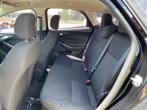Used 2018 Ford Focus SE FWD image 12