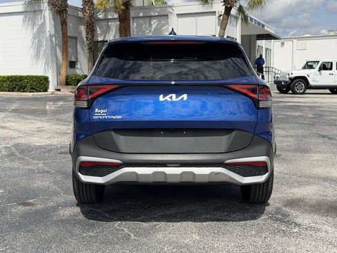 Used 2024 Kia Sportage EX FWD image 5