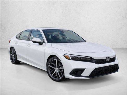 Used 2023 Honda Civic Touring image 3