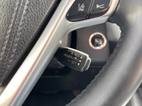 Used 2017 Toyota Highlander SE w/ Carpet Mat Package image 28