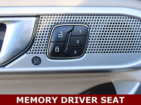 Used 2021 Ford Explorer Limited w/ Equipment Group 301A AWD/4WD image 4