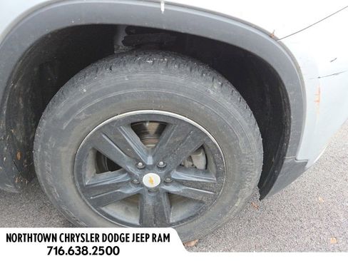 Used 2020 Chevrolet Trax LT w/ LT Convenience Package image 2