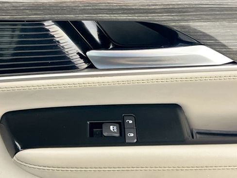 Used 2022 Jeep Wagoneer Series III w/ Flexible Seating Group image 31