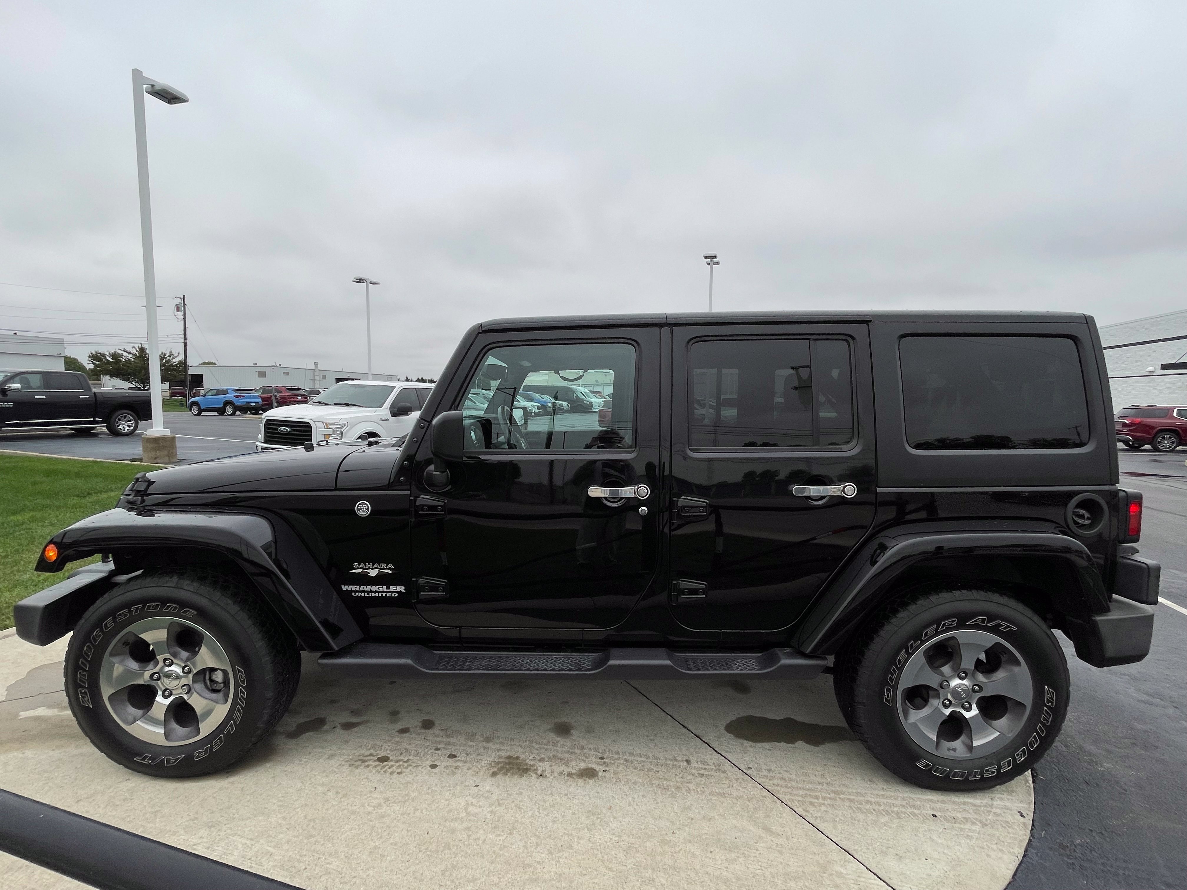 Used 2017 Jeep Wrangler Unlimited Sahara w/ Trailer Tow Group AWD/4WD image 4
