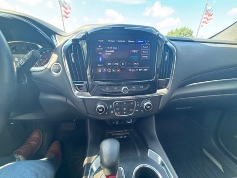 Used 2023 Chevrolet Traverse RS AWD/4WD image 24