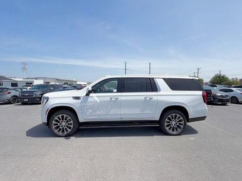 New 2026 GMC Yukon XL Denali w/ Denali Reserve Package RWD image 8