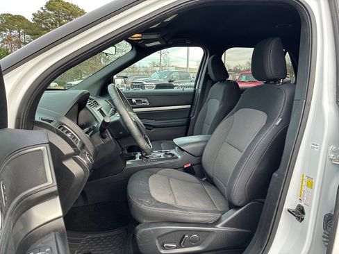 Used 2018 Ford Explorer XLT image 10