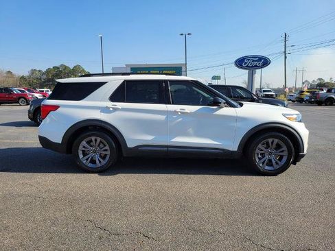 Certified 2022 Ford Explorer XLT w/ Equipment Group 202A image 7