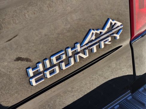 Used 2022 Chevrolet Silverado 1500 High Country w/ High Country Premium Package AWD/4WD image 9