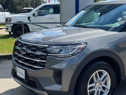 Used 2025 Ford Explorer Active image 2