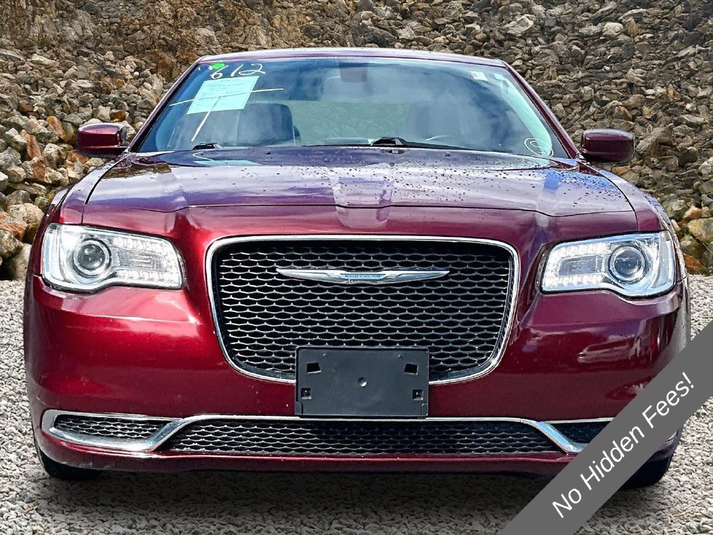 Used 2015 Chrysler 300 Limited RWD image 3