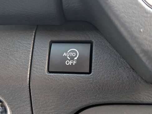 Used 2025 Nissan Frontier SV RWD image 16