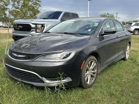 Used 2017 Chrysler 200 Limited Platinum w/ Comfort & Convenience Group image 9