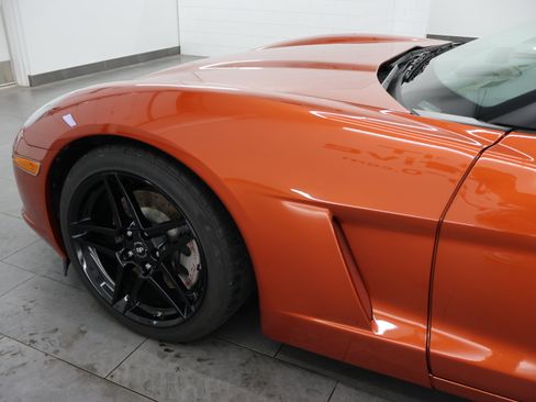 Used 2005 Chevrolet Corvette Convertible w/ Preferred Equipment Group RWD image 28