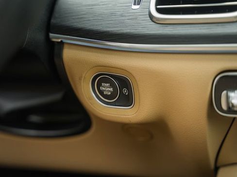 Certified 2025 Mercedes-Benz GLS 450 4MATIC image 27