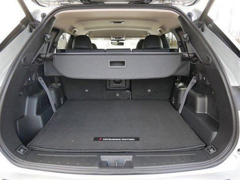 New 2026 Mitsubishi Outlander SE image 6