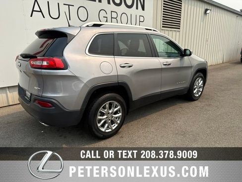 Used 2018 Jeep Cherokee Latitude Plus FWD image 4