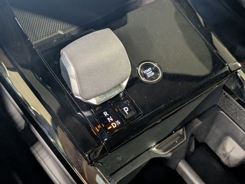 Used 2024 Land Rover Range Rover Sport SE image 32