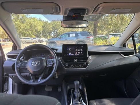 Used 2025 Toyota Corolla LE FWD image 31