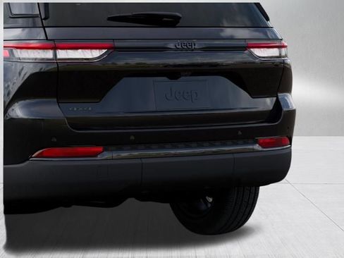 New 2025 Jeep Grand Cherokee Limited image 14