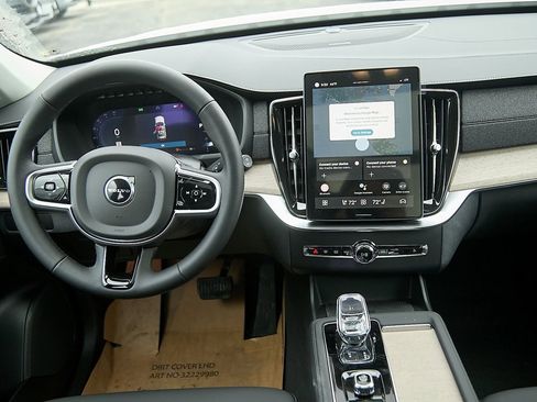 New 2025 Volvo XC90 B6 Plus w/ Protection Package Premier image 24