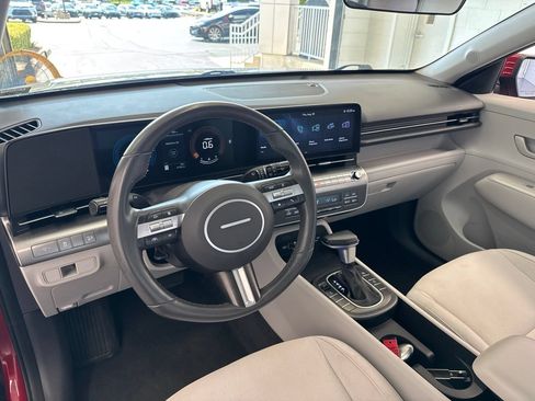 Used 2025 Hyundai Kona SEL AWD/4WD image 15