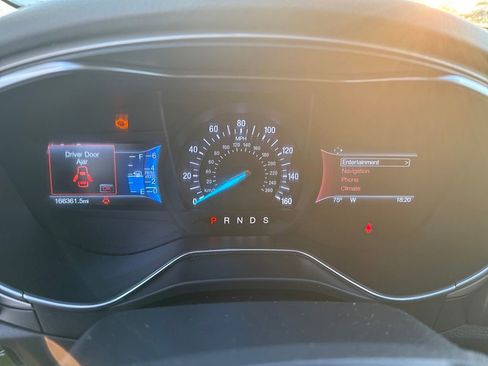 Used 2015 Ford Fusion SE w/ Equipment Group 202A image 19