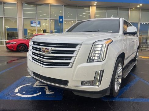 Used 2018 Cadillac Escalade ESV Platinum image 2
