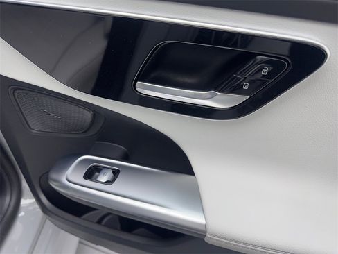 Used 2025 Mercedes-Benz C 300 Sedan image 41