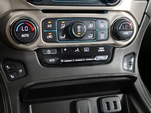 Used 2020 GMC Yukon XL Denali w/ Denali Premium Package AWD/4WD image 18
