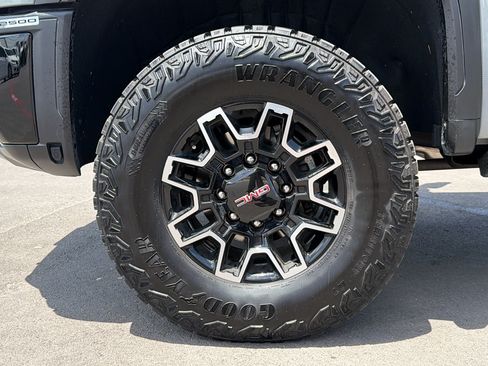 Used 2025 GMC Sierra 2500 AT4X AWD/4WD image 27