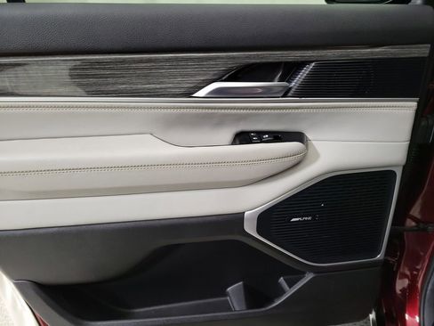 Used 2022 Jeep Wagoneer Series III w/ Flexible Seating Group image 18