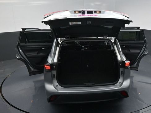 Used 2023 Toyota Highlander XLE image 23