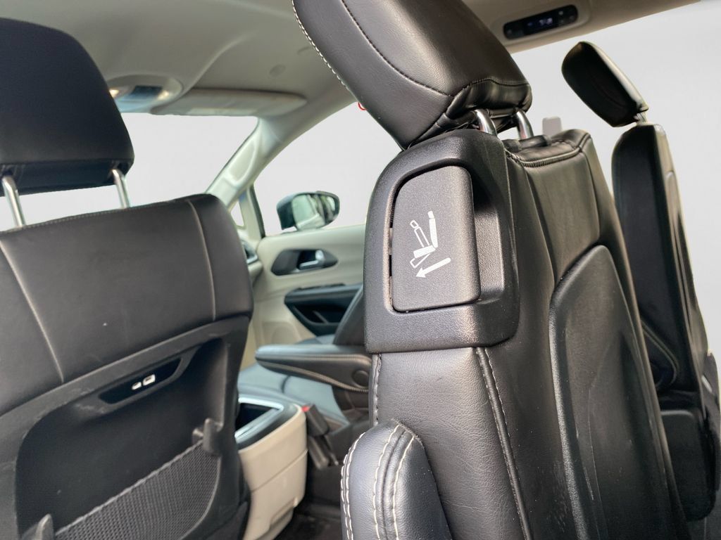 Used 2024 Chrysler Pacifica Touring-L FWD image 29