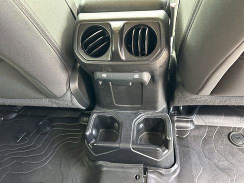 Used 2021 Jeep Wrangler Unlimited Sport image 27