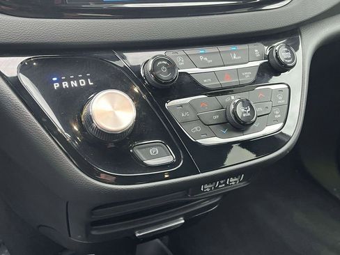 Used 2025 Chrysler Pacifica Select FWD image 20
