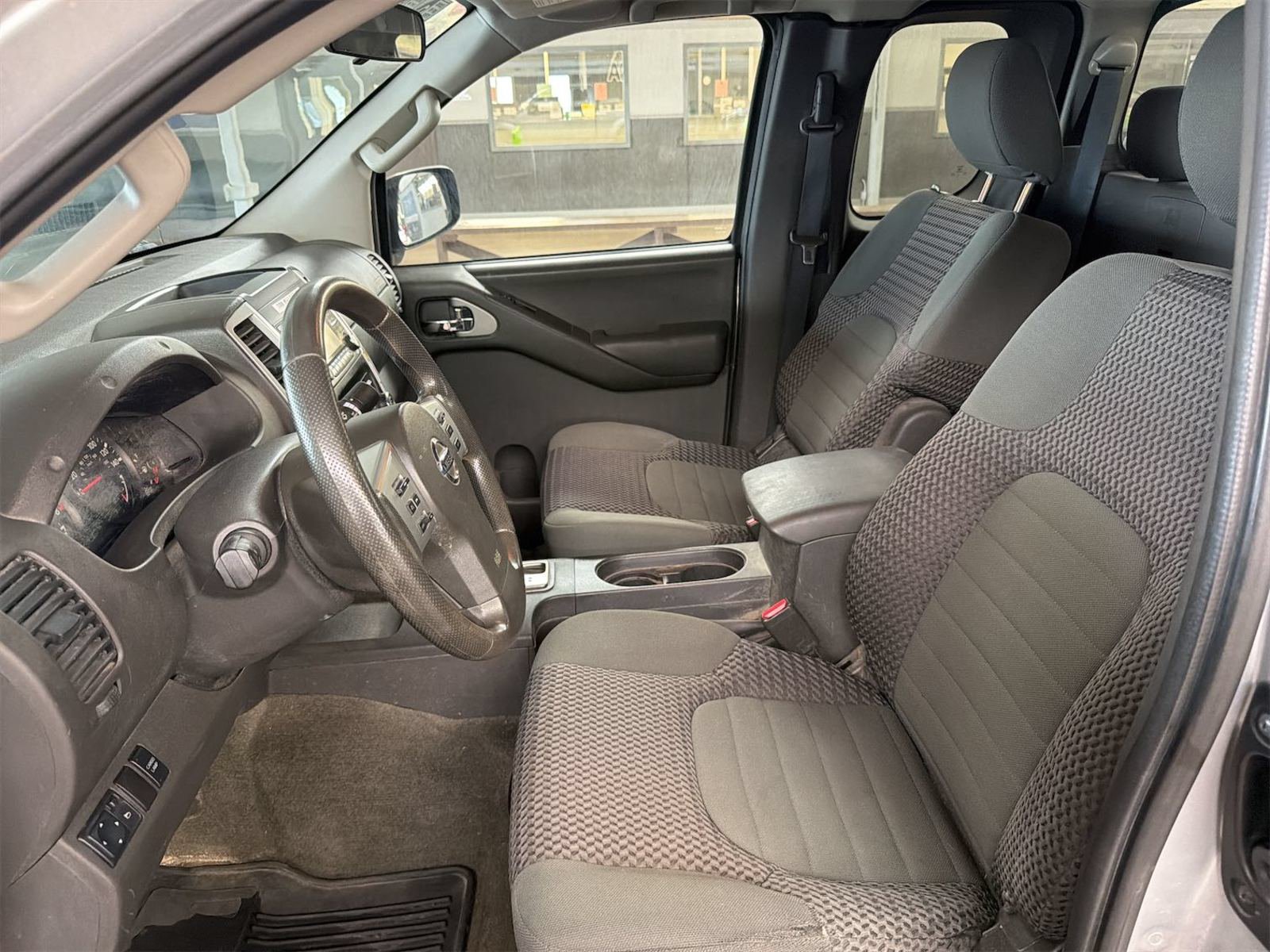 Used 2014 Nissan Frontier SV RWD image 5