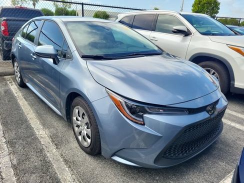 Used 2020 Toyota Corolla LE FWD image 2