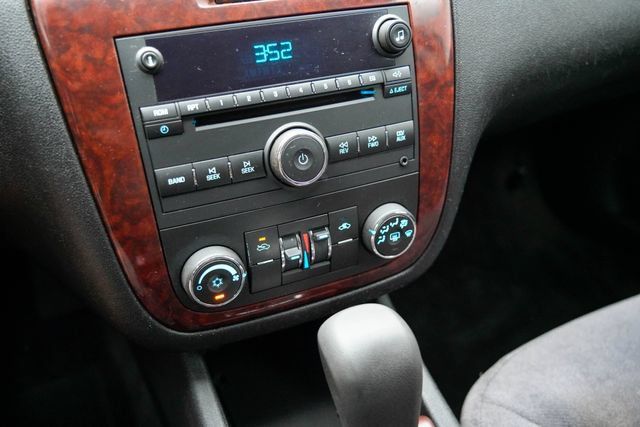 Used 2010 Chevrolet Impala LT FWD image 28