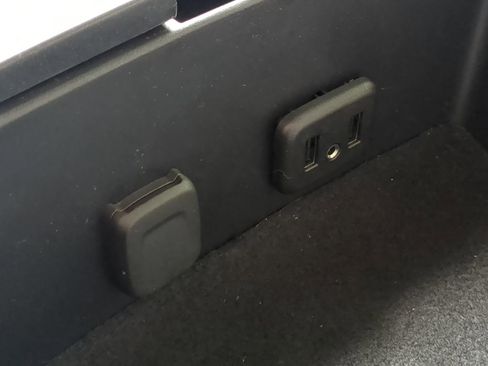 Used 2018 Chevrolet Silverado 1500 Custom w/ Custom Value Package image 19